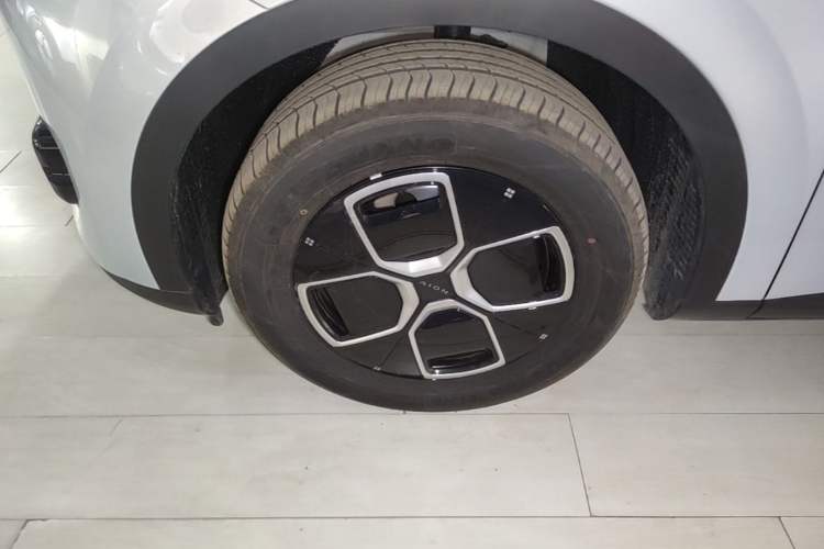 Used AION UT 2025 330 Starlight Edition Left Front Wheel Hub