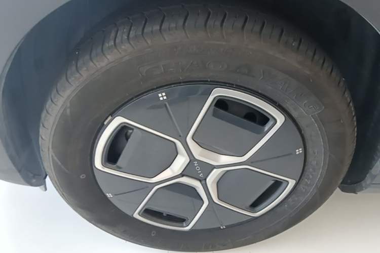 Used AION UT 2025 330 Starlight Edition Left Front Wheel Hub