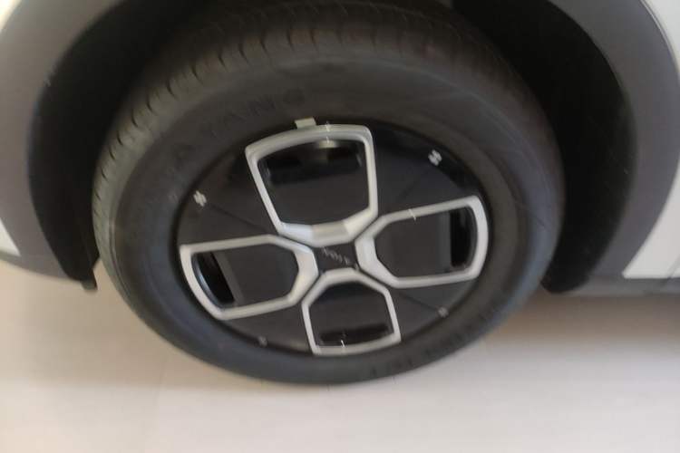 Used AION UT 2025 330 Starlight Edition Left Front Wheel Hub