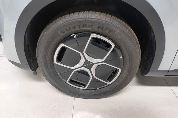 Used AION UT 2025 420 Smart Edition Left Front Wheel Hub