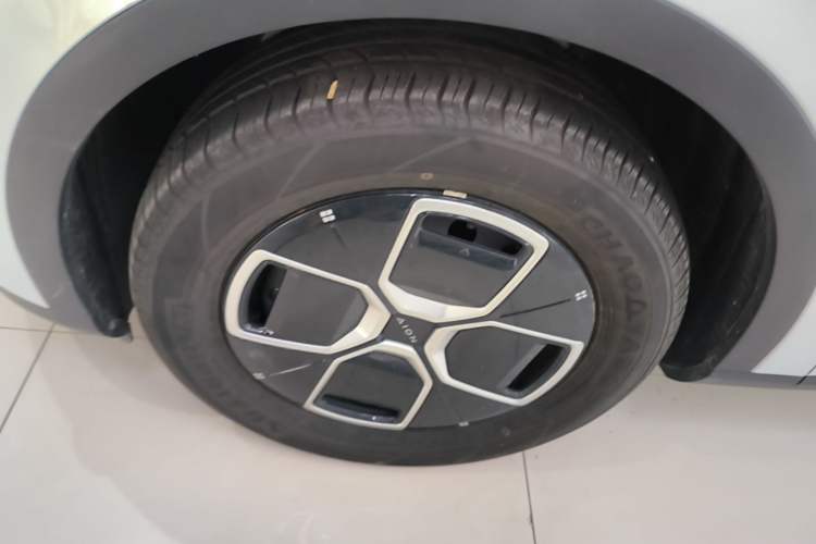 Used AION UT 2025 330 Starlight Edition Left Front Wheel Hub