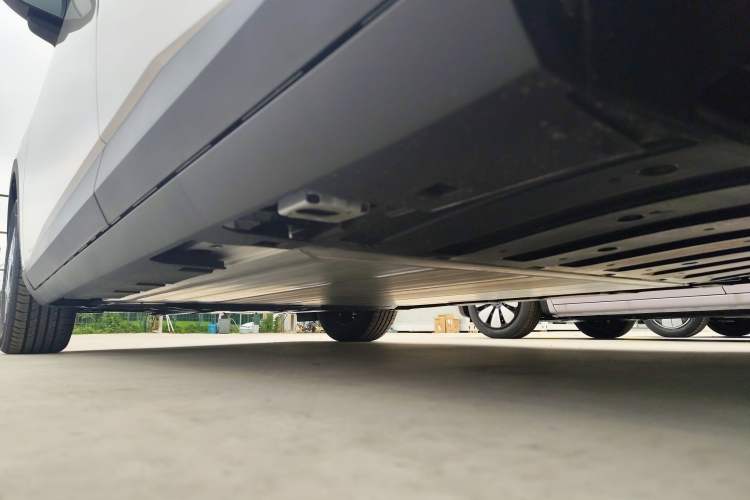 Used AION UT 2025 330 Starlight Edition Left Side Sill