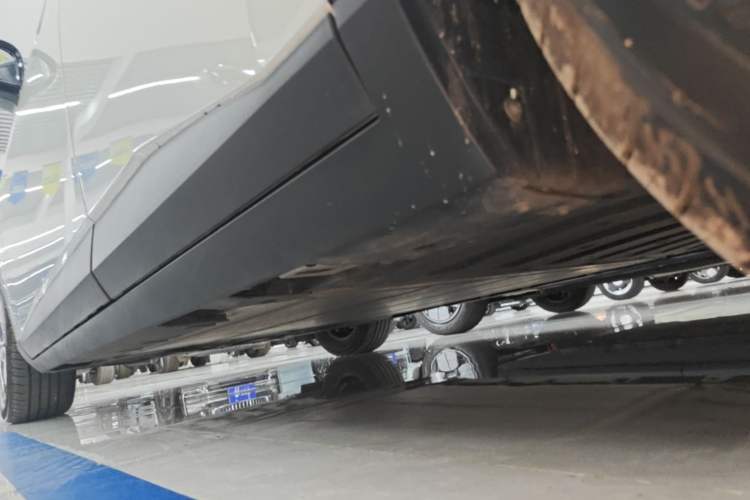 Used AION UT 2025 330 Starlight Edition Left Side Sill