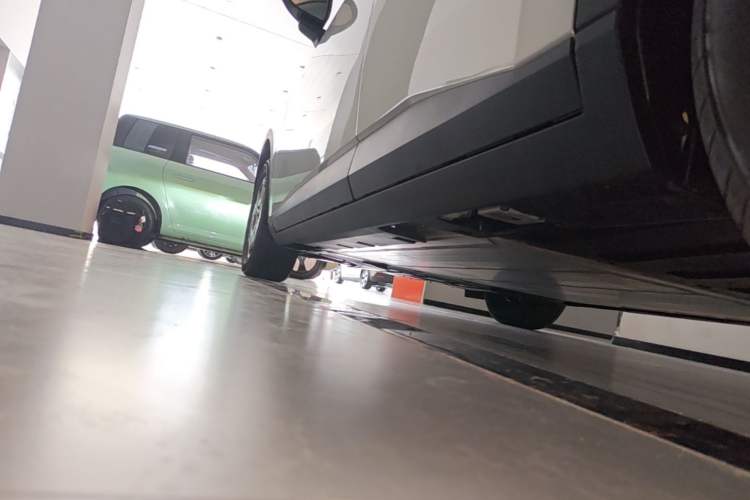 Used AION UT 2025 330 Starlight Edition Left Side Sill