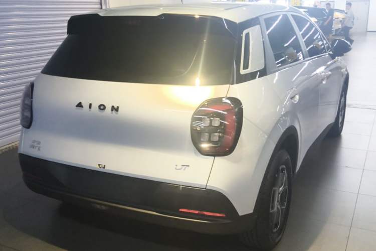 Used AION UT 2025 330 Starlight Edition Rear Right 45 Deg
