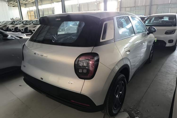 Used AION UT 2025 330 Starlight Edition Rear Right 45 Deg