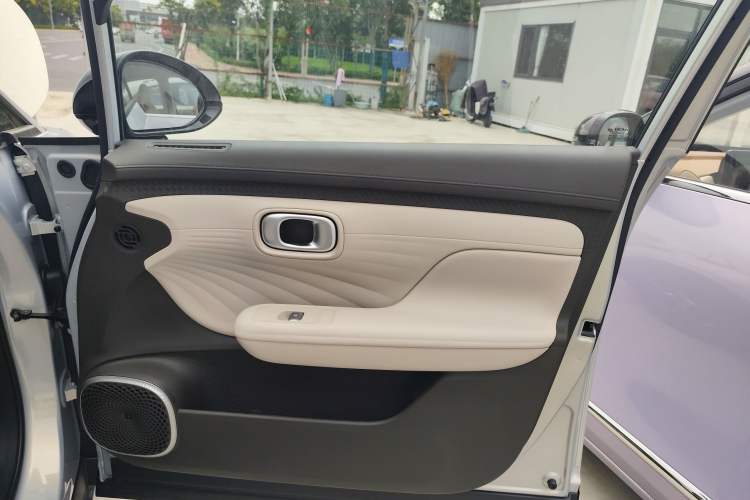 Used AION UT 2025 330 Starlight Edition Right Front Door Interior