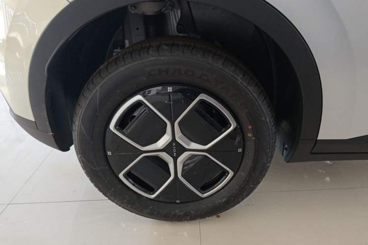 Used AION UT 2025 330 Starlight Edition Right Rear Wheel Hub