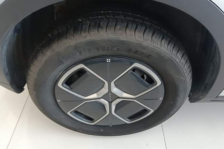 Used AION UT 2025 330 Starlight Edition Right Rear Wheel Hub