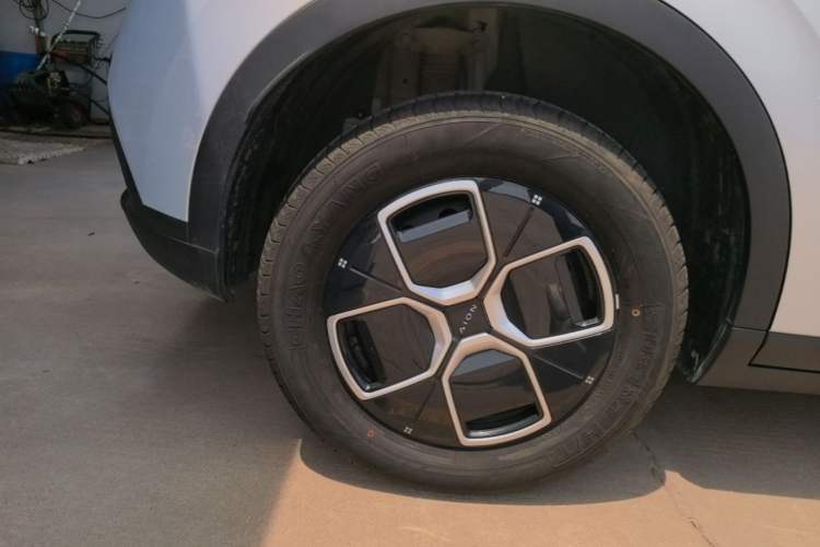 Used AION UT 2025 330 Star Edition Right Rear Wheel Hub