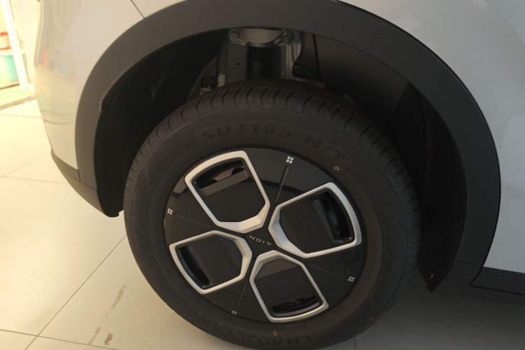Used AION UT 2025 330 Starlight Edition Right Rear Wheel Hub