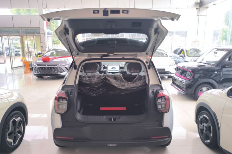 Used AION UT 2025 330 Starlight Edition Trunk