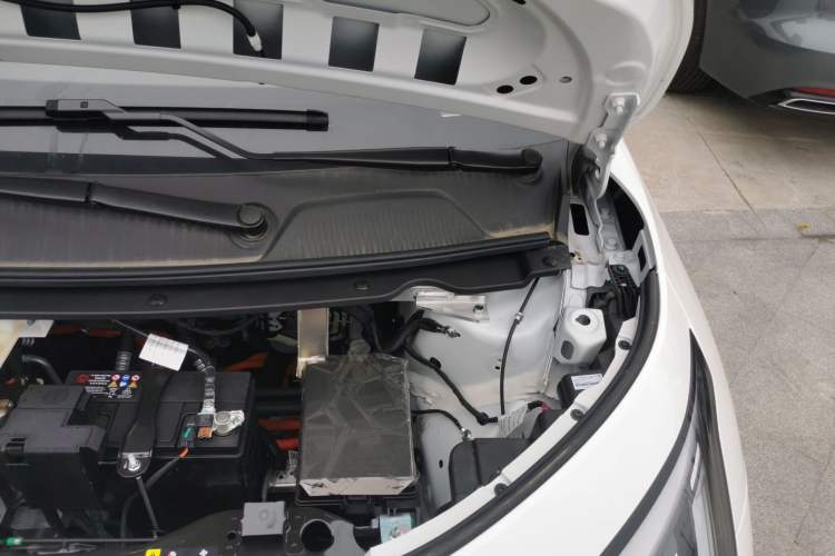 Used AION UT 2025 420 Smart Edition Engine Bay Left