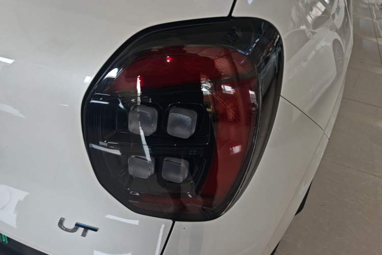 Used AION UT 2025 330 Starlight Edition Exterior 3