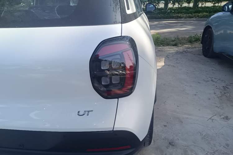 Used AION UT 2025 420 Smart Edition Exterior 3