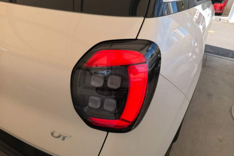 Used AION UT 2025 420 Smart Edition Exterior 3