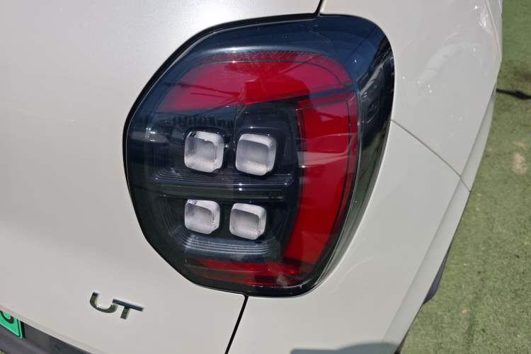 Used AION UT 2025 330 Starlight Edition Exterior 3