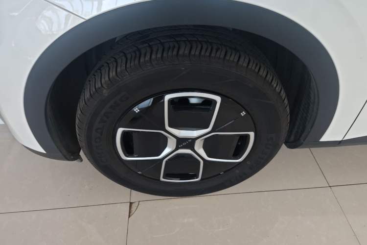 Used AION UT 2025 330 Starlight Edition Exterior 4