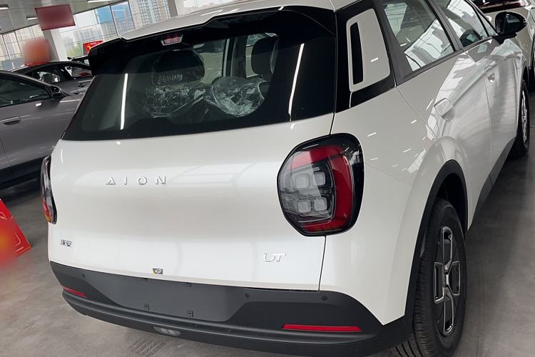 Used AION UT 2025 330 Starlight Edition Exterior 4
