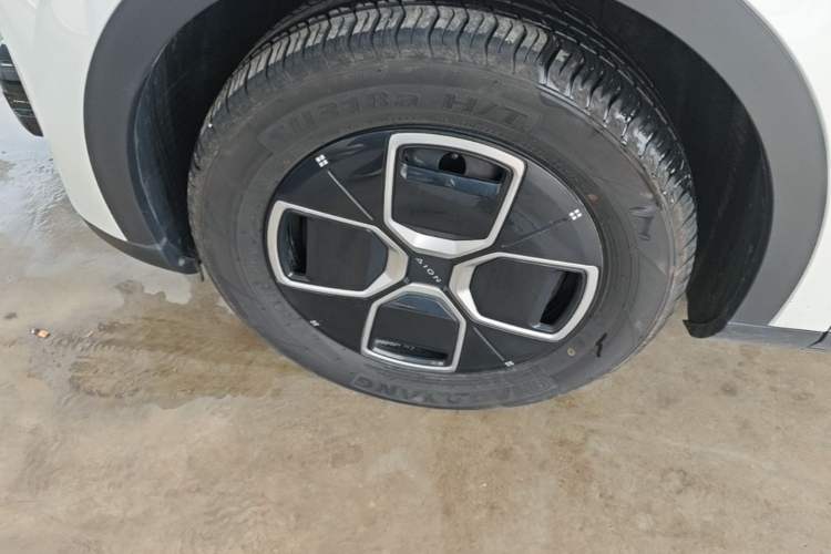 Used AION UT 2025 330 Starlight Edition Exterior 4