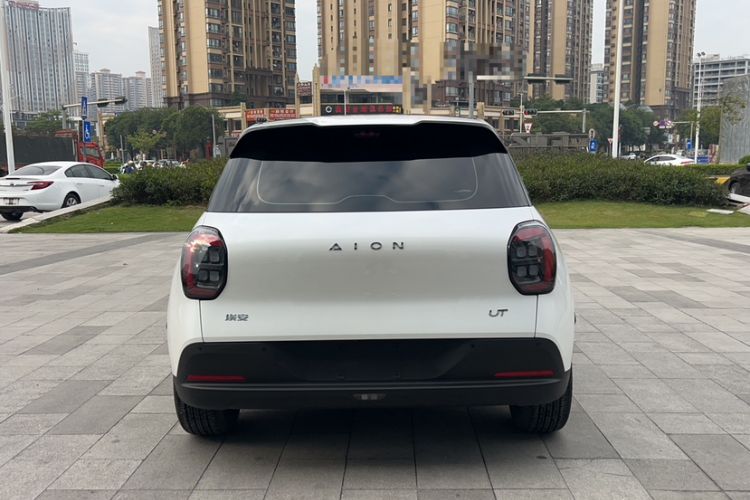 Used AION UT 2025 330 Starlight Edition Exterior 4