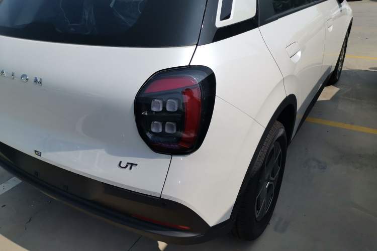 Used AION UT 2025 330 Star Edition Exterior 6
