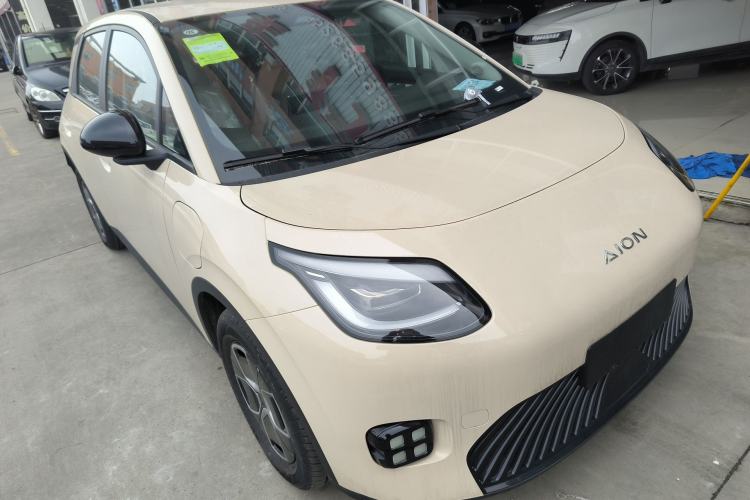 Used AION UT 2025 330 Starlight Edition Front Right 45 Deg