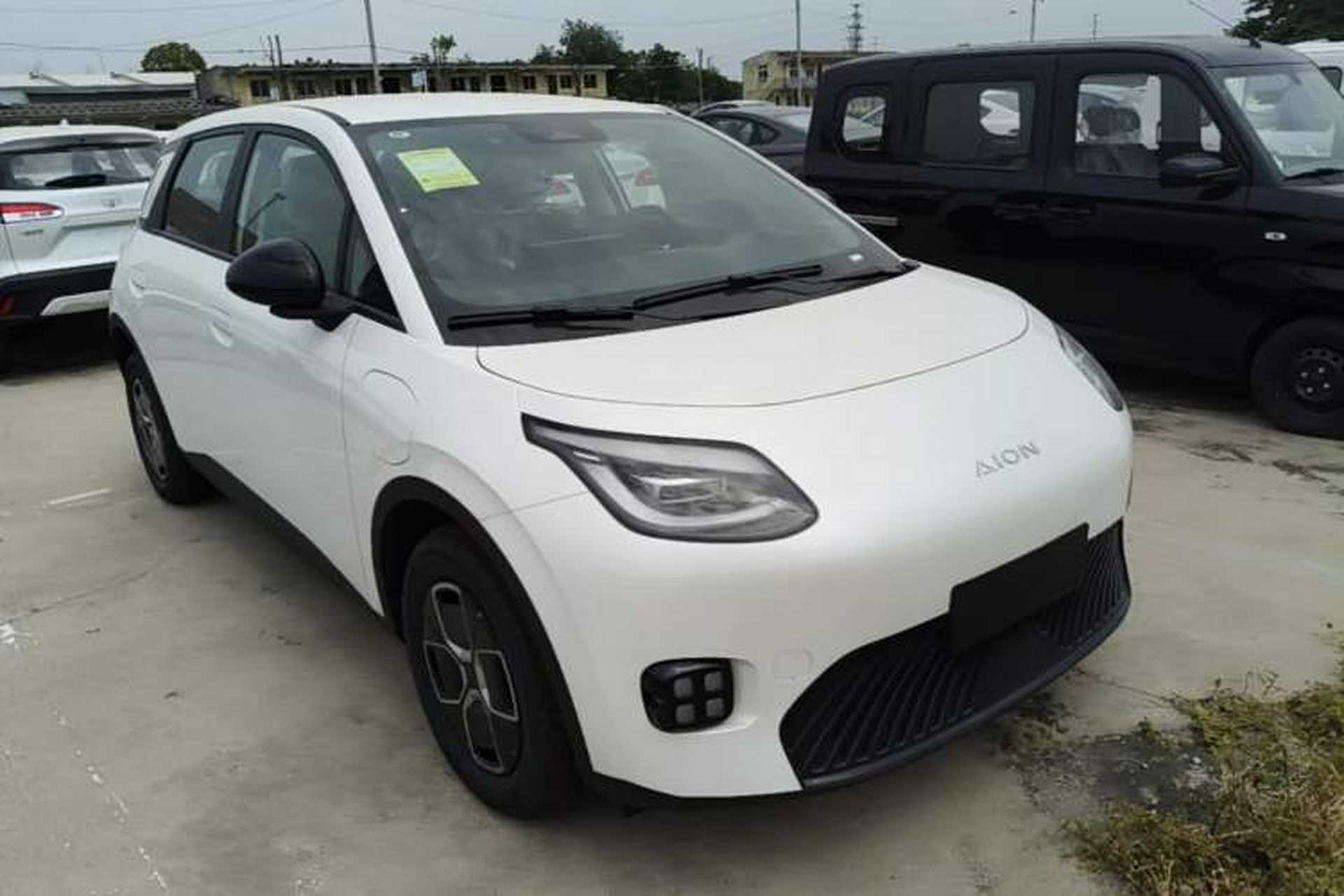 Used AION UT 2025 330 Starlight Edition Front Right 45 Deg