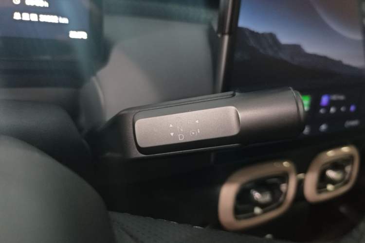 Used AION UT 2025 420 Intelligent Luxury Edition Gear Lever