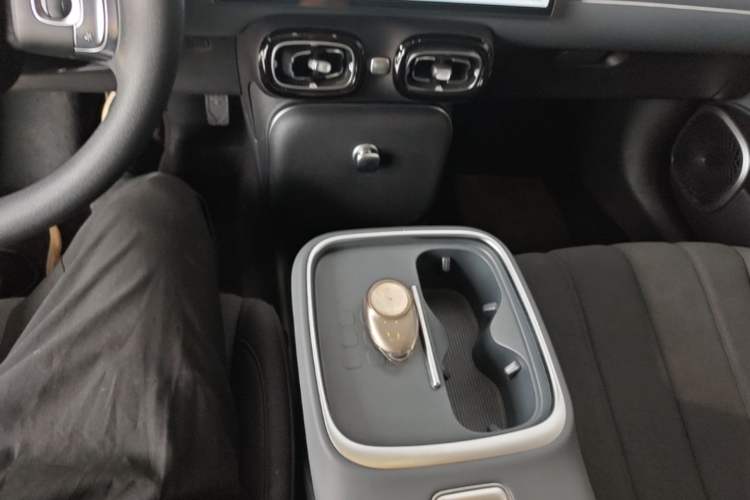 Used AION UT 2025 330 Starlight Edition Gear Lever