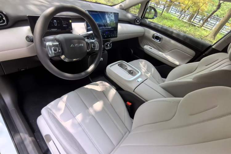 Used AION UT 2025 330 Starlight Edition Interior 1