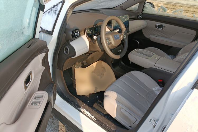 Used AION UT 2025 330 Starlight Edition Interior 3