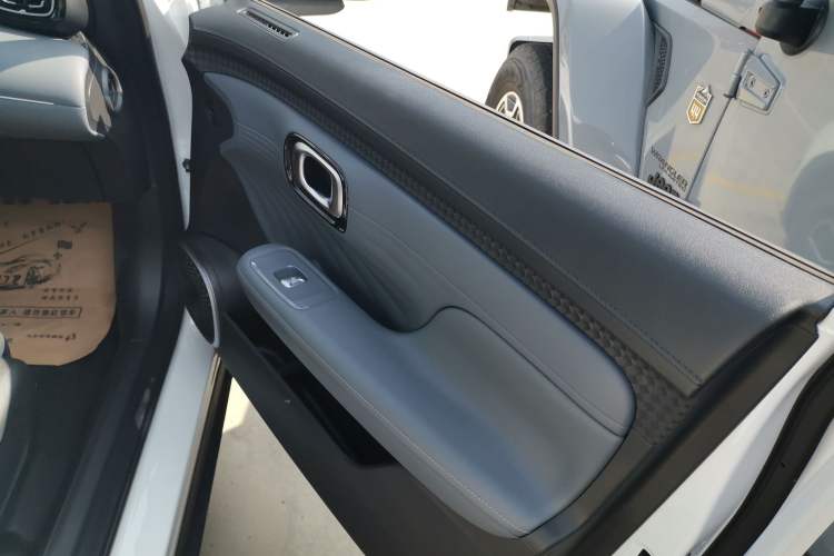 Used AION UT 2025 330 Star Edition Interior 5