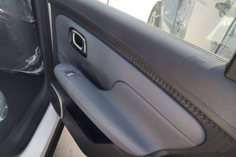 Used AION UT 2025 330 Star Edition Interior 6