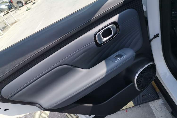 Used AION UT 2025 330 Star Edition Interior 8