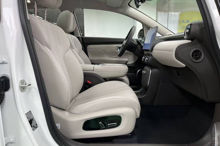 Used AION UT 2025 420 Prestige Edition Interior 8