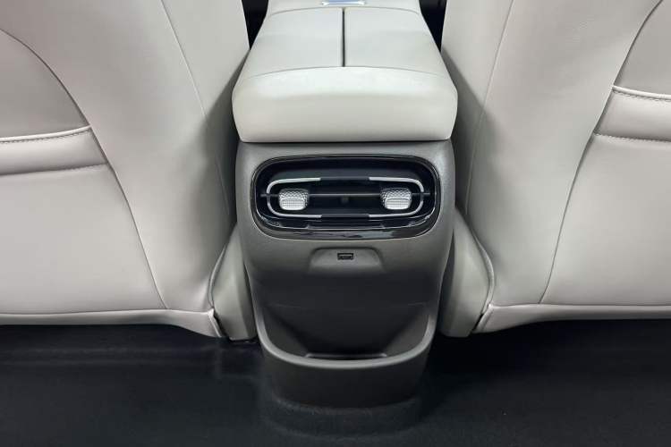 Used AION UT 2025 420 Prestige Edition Interior 9