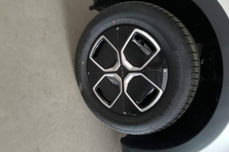 Used AION UT 2025 330 Starlight Edition Left Front Wheel Hub