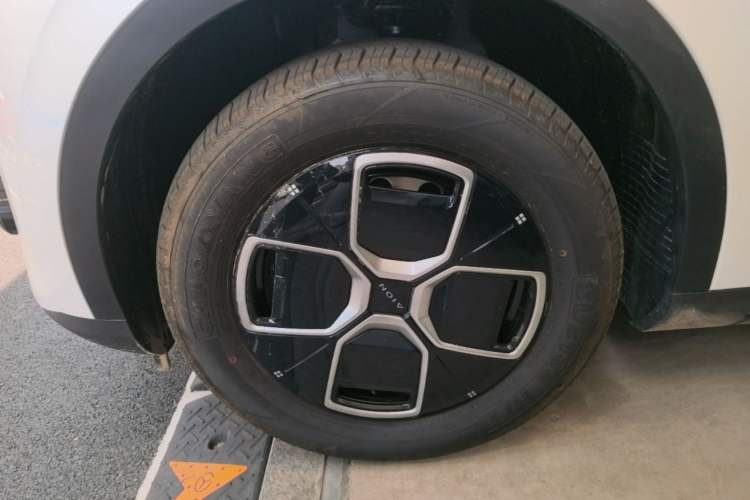 Used AION UT 2025 420 Smart Edition Left Front Wheel Hub