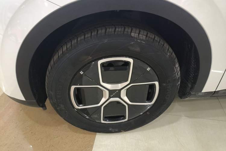 Used AION UT 2025 420 Smart Edition Left Front Wheel Hub