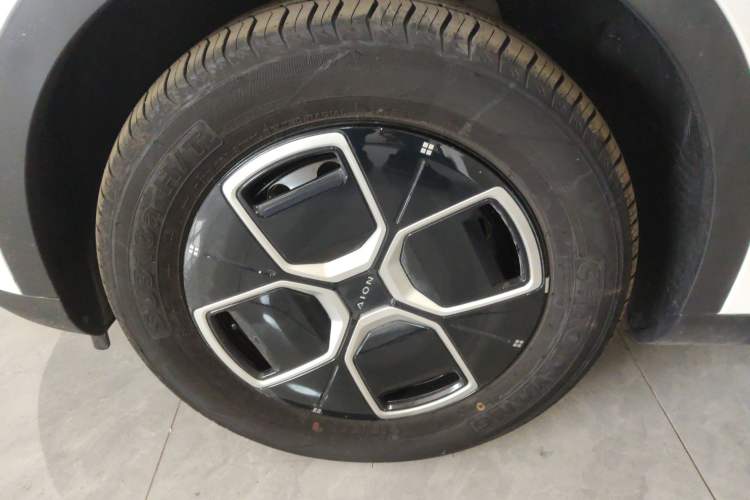 Used AION UT 2025 330 Starlight Edition Left Front Wheel Hub