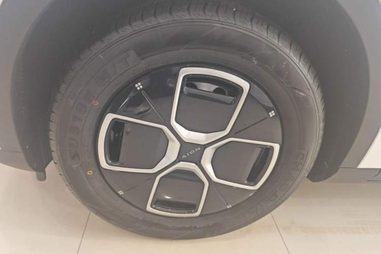 Used AION UT 2025 330 Starlight Edition Left Front Wheel Hub