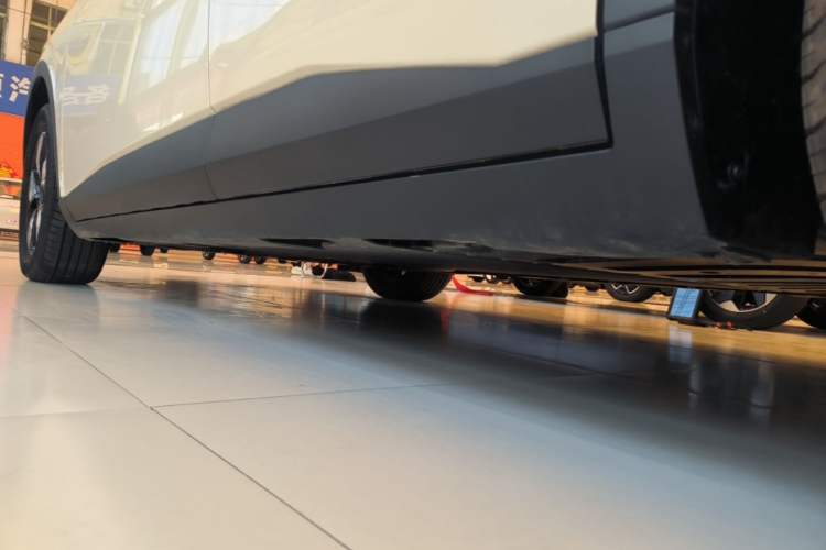 Used AION UT 2025 420 Intelligent Luxury Edition Left Side Sill