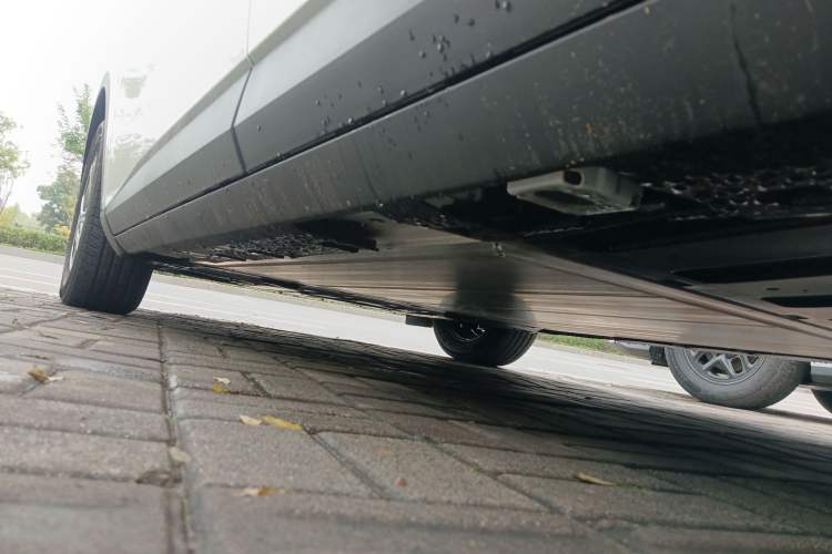 Used AION UT 2025 330 Star Edition Left Side Sill
