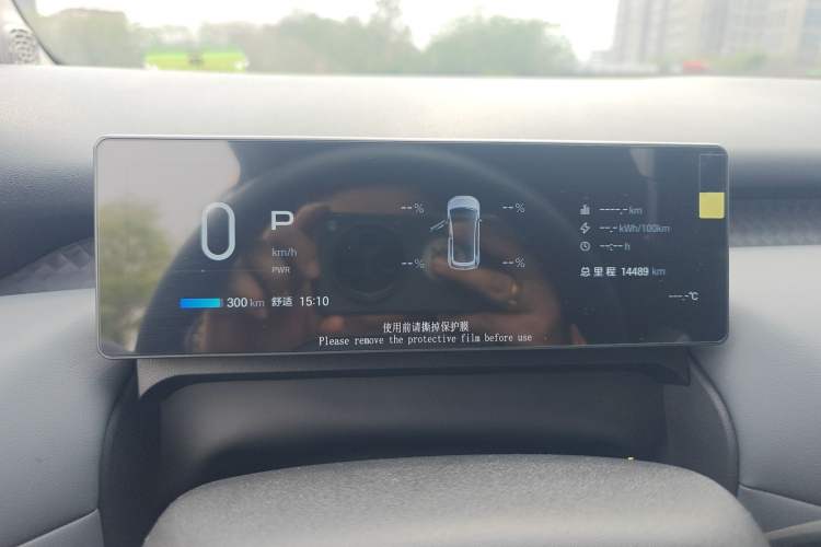 Used AION UT 2025 330 Starlight Edition Odometer Close Up