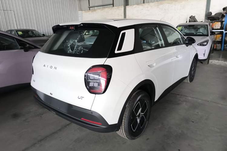 Used AION UT 2025 330 Starlight Edition Rear Right 45 Deg