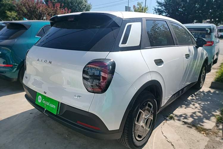 Used AION UT 2025 330 Starlight Edition Rear Right 45 Deg