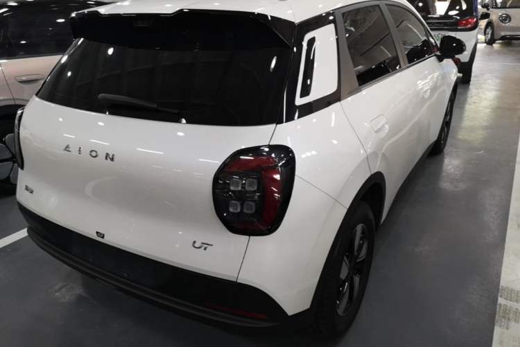 Used AION UT 2025 420 Intelligent Luxury Edition Rear Right 45 Deg