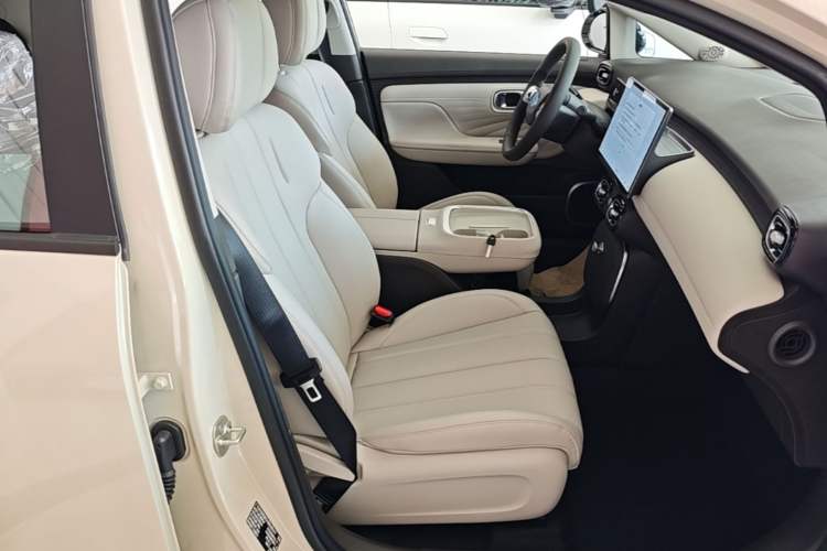 Used AION UT 2025 420 Intelligent Luxury Edition Right Front Seat