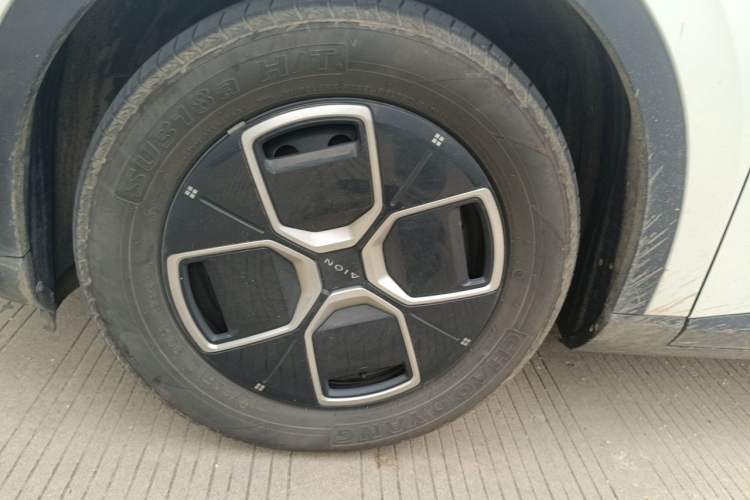 Used AION UT 2025 420 Smart Edition Right Front Wheel Hub